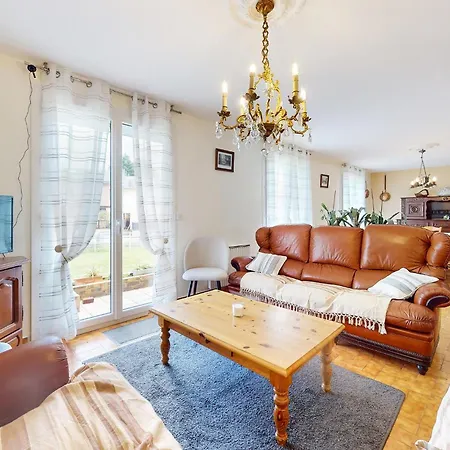 3 Bedroom Lovely In Holiday home