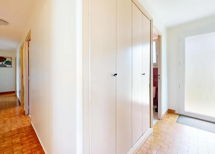 Σπίτι διακοπών 3 Bedroom Lovely In *