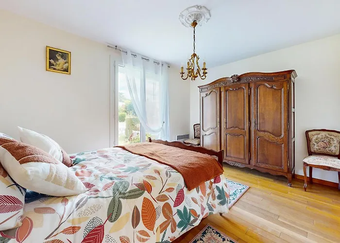3 Bedroom Lovely In Σπίτι διακοπών *