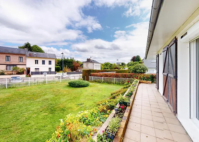 3 Bedroom Lovely In Σπίτι διακοπών *